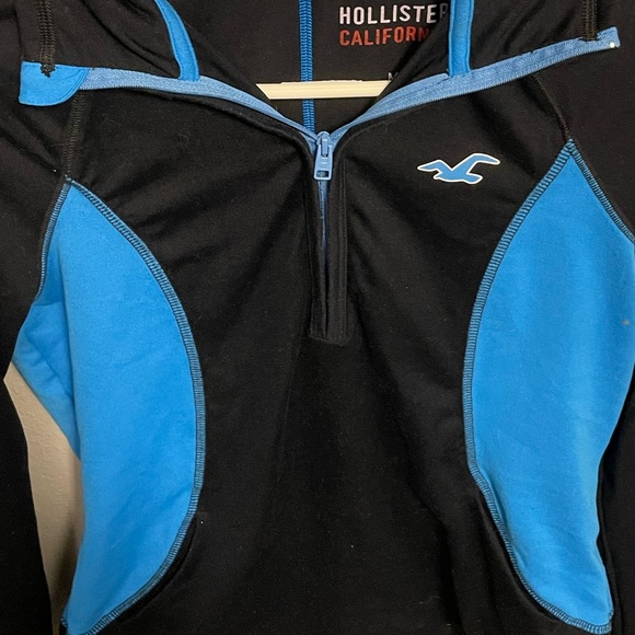 Hollister jaket and coats hollister track jacket size M gym fit comfortable - Picture 3 of 3